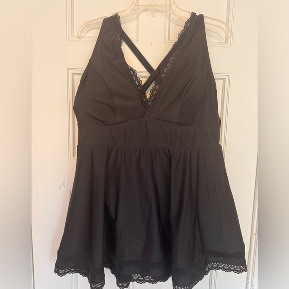 Wireless Mid Lace Trimmed Swim Dress size 2, new with tags - Picture 1 of 4